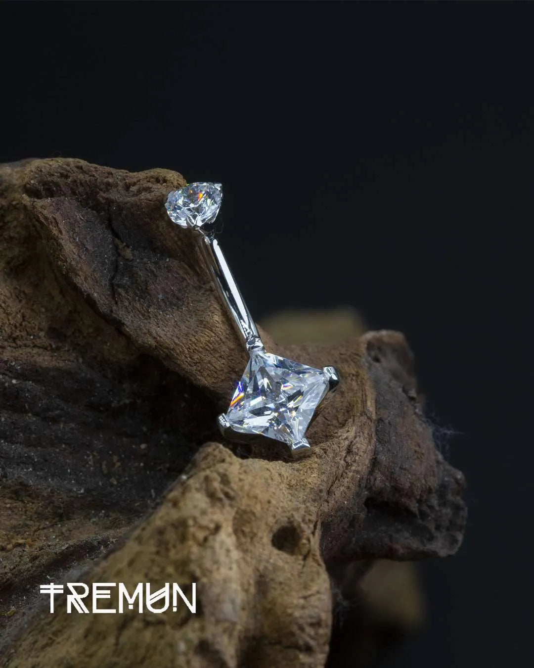 Tremun Hella Square Princess Cut Gold Navel Bar