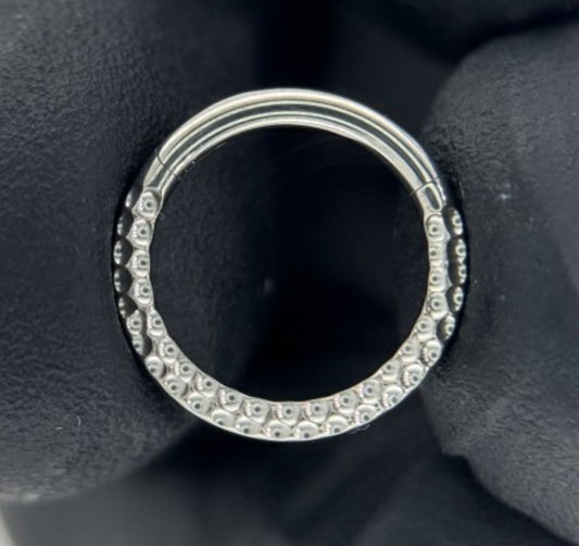 Aimia Hammered Texture Clicker Ring (Horizontal)